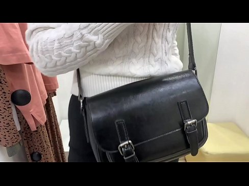 ❤️ Masturbazzjoni pubblika tal-kelba żagħżugħa FeralBerry b'dildo fil-kamra tal-armar ☑ Sess ta' kwalità f'mt.com-full-porner.ru ❌️