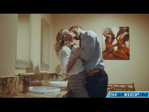 ❤️ Meta blonda busty seduces f'kamra tal-banju pubbliku ☑ Sess ta' kwalità f'mt.com-full-porner.ru ❌️